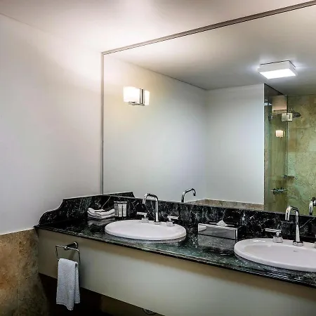 Pullman Brisbane King George Square Hotel Exterior photo Bathroom